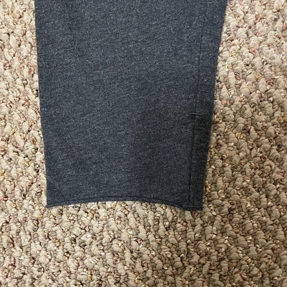 Aritzia TNA Capris in grey - Picture 2 of 5